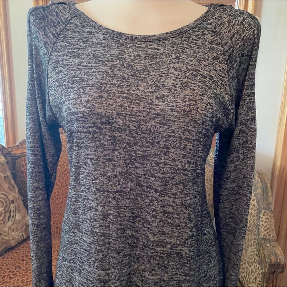 Beautiful Gray Top w/ Peekaboo Sleeves and pearlized buttons!